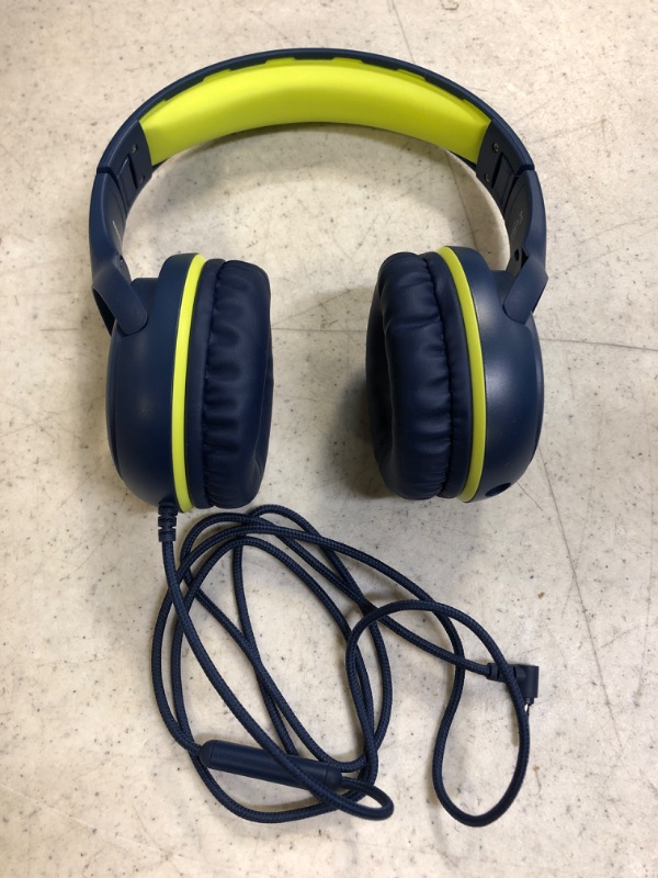 Photo 2 of Kids Headphones for School Toddler Wired with Microphone Plug in Bulk Boys Headset Girls 3+ Year Old Blue Green shareport Phones Teen Volume Control Airplane Two People Childrens Babies Over Ear Bluegreen-522