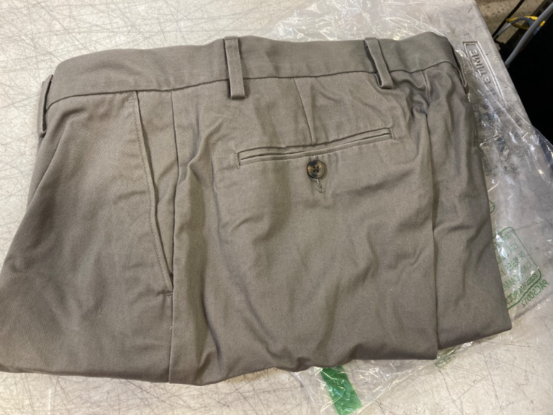 Photo 1 of Amazon Essentials Men's Classic-fit Wrinkle-Resistant Flat-Front Chino Pant
size- 34x28