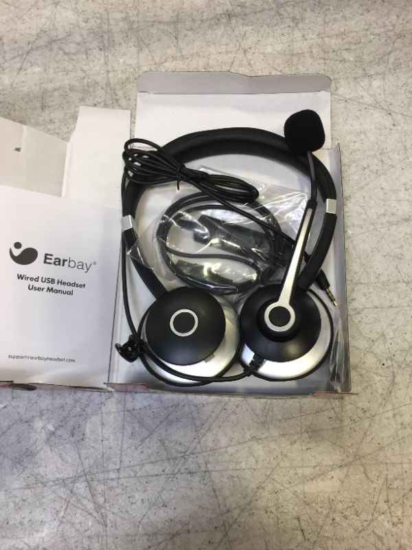 Photo 1 of WIRED COMPUTER HEADSET 