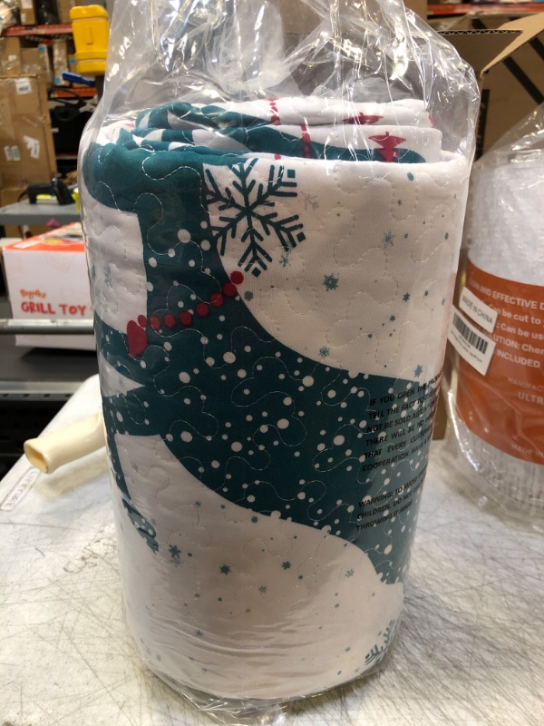 Photo 1 of  Christmas Quilt Sets   size queen 