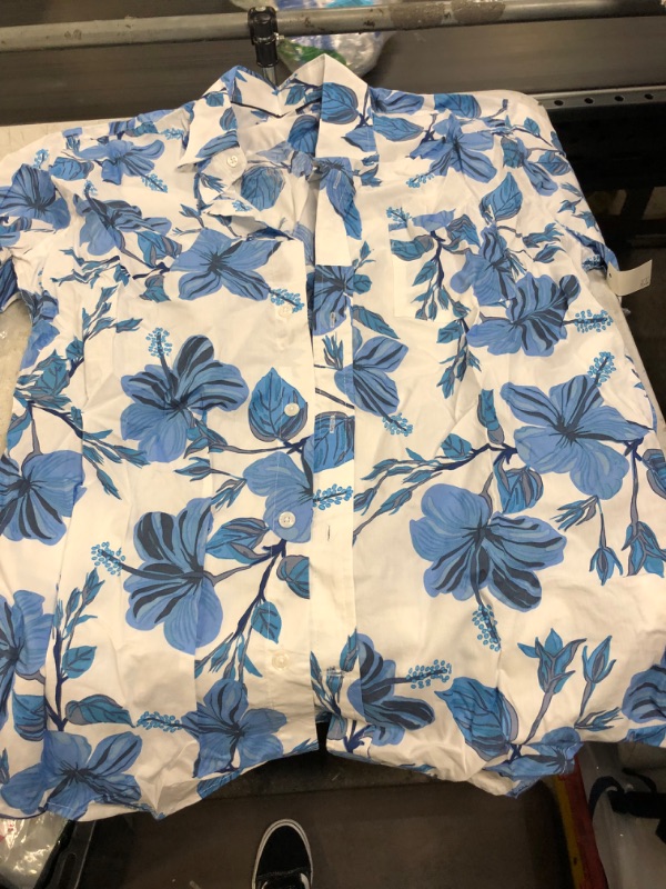 Photo 2 of Amazon Essentials Men's Regular-Fit Short-Sleeve Print Shirt Medium Blue, Floral Print
