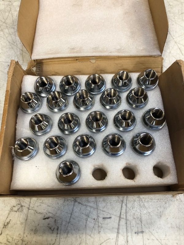 Photo 2 of 24 pcs 14x1,5 mm Wheels Lug Nuts - 21 pcs only missing 3