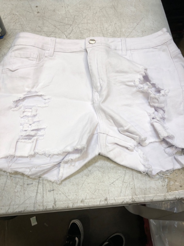 Photo 1 of 2XL --- WHITE SHORTS 