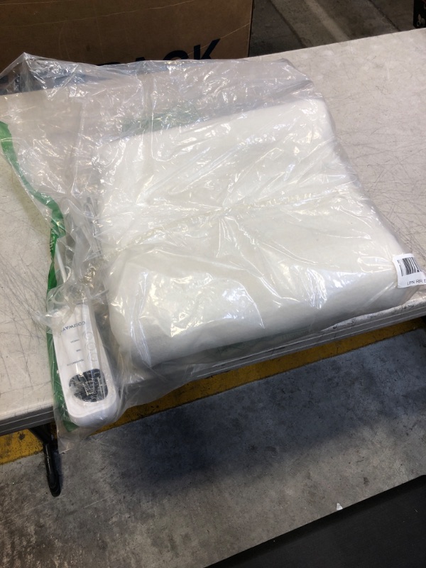 Photo 1 of Electric blanket  white