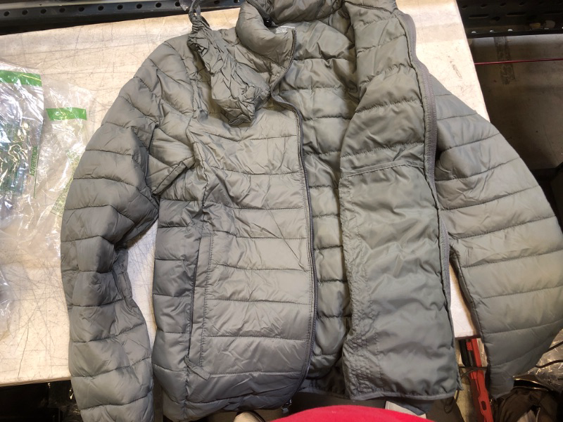 Photo 1 of Amazon Essentials Men's Packable Lightweight Water-Resistant Puffer Jacket (Available in Big & Tall) Grey
SIZE- XSMALL