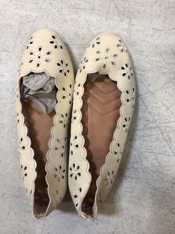 Photo 1 of FLAT SHOES SIZE 7.5