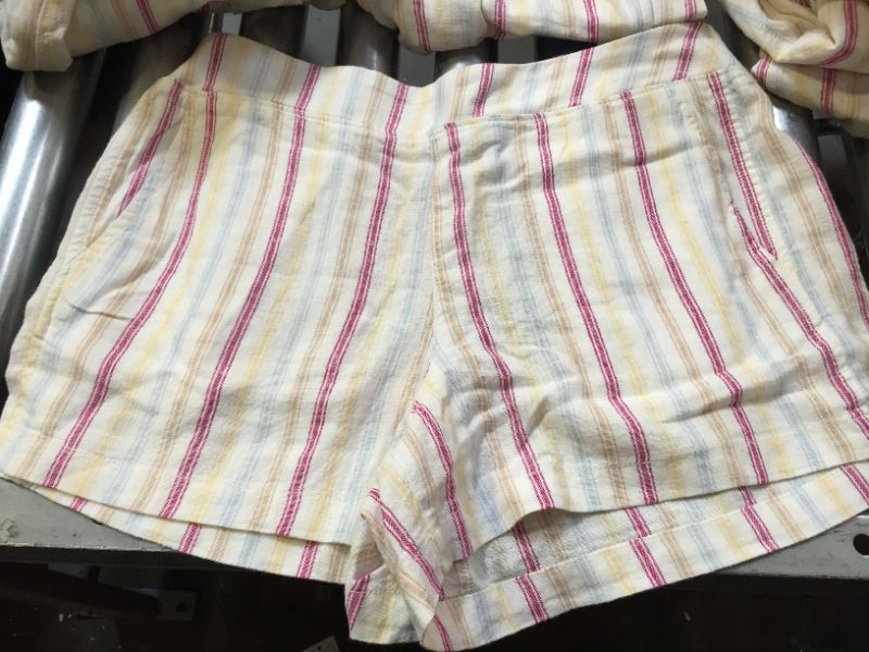 Photo 2 of Gap Ladies Linen Pull On Elastic Waistband Short
LARGE