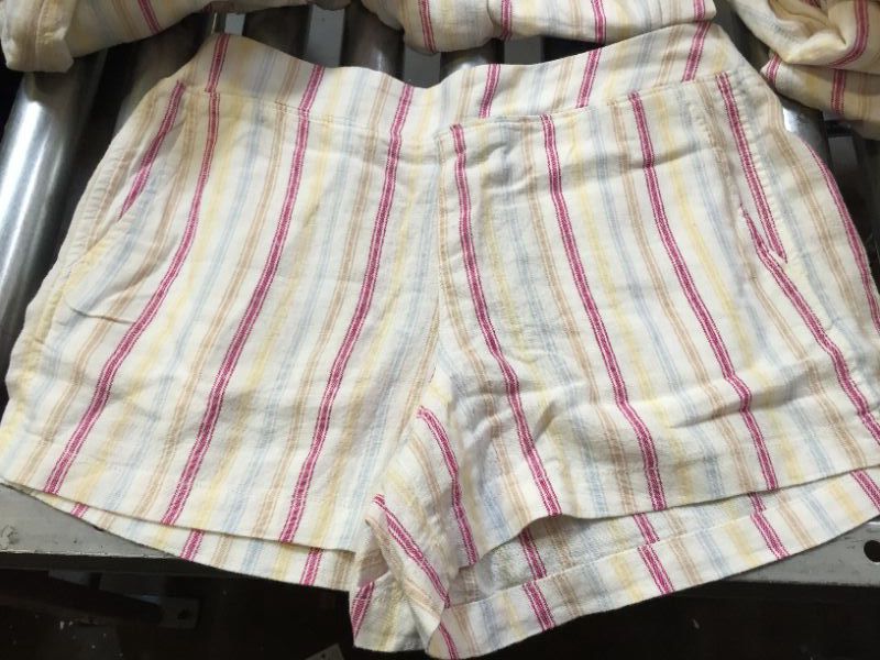 Photo 2 of Gap Ladies Linen Pull On Elastic Waistband Short
XL