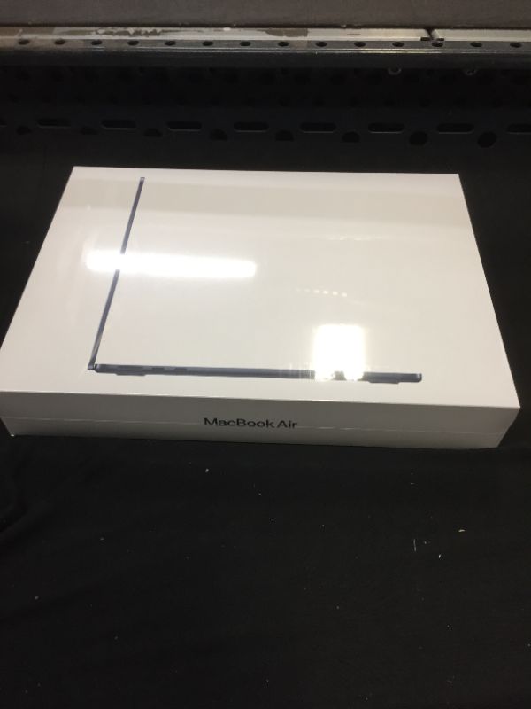 Photo 4 of MacBook Air 13.6" Laptop - Apple M2 chip - 8GB Memory - 256GB SSD - Midnight
