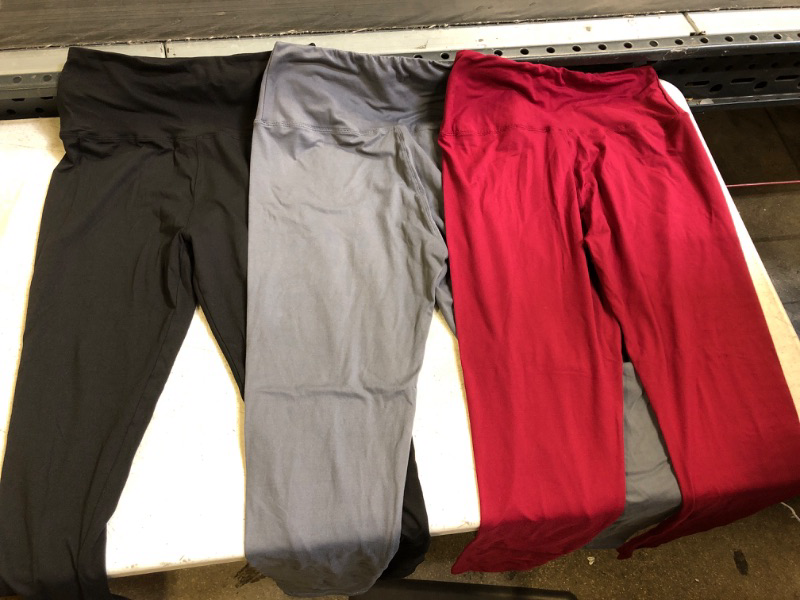 Photo 1 of Women's Yoga Pants  -- Pack of 3 -- Size Large/XL