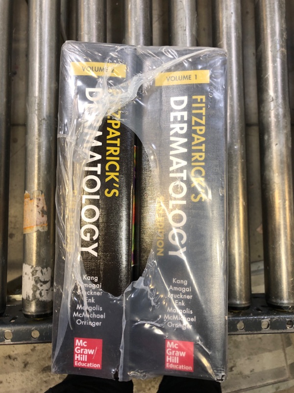 Photo 2 of Fitzpatrick's Dermatology, Ninth Edition, 2-Volume Set (Fitzpatricks Dermatology in General Medicine)Fitzpatrick's Dermatology, Ninth Edition, 2-Volume Set (Fitzpatricks Dermatology in General Medicine)
