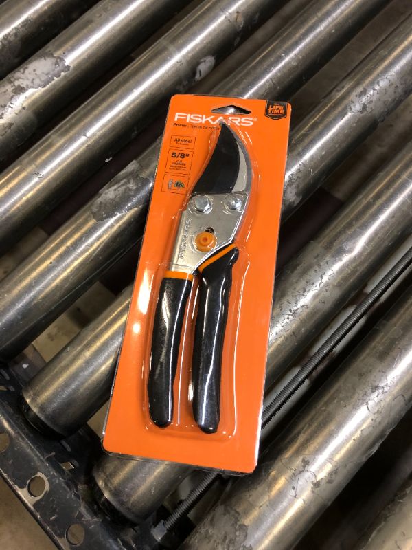 Photo 1 of 5/8 in. Cut Capacity Classic Bypass Hand Pruning Shears
