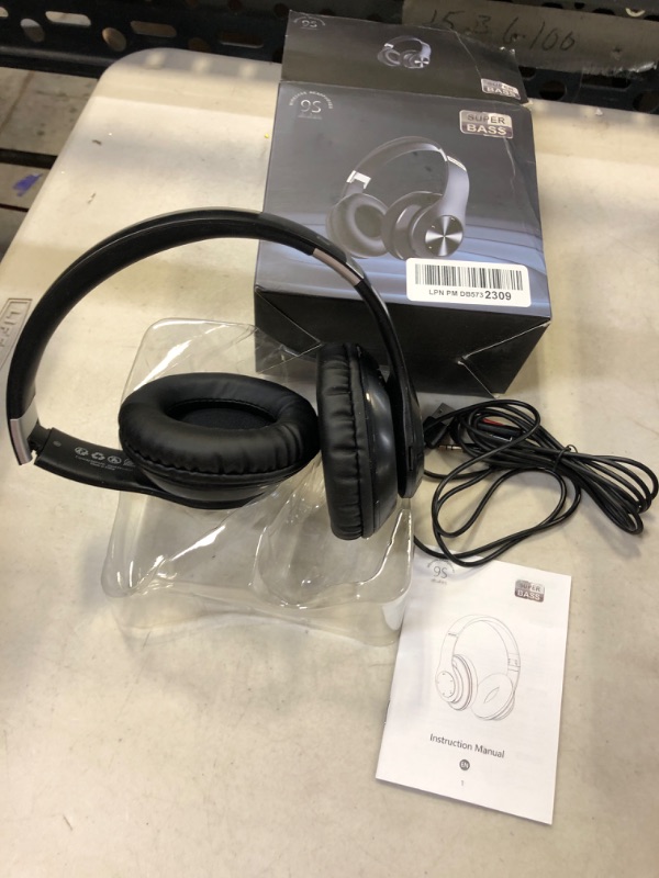 Photo 1 of Foldable Lightweight Wireless Headphones