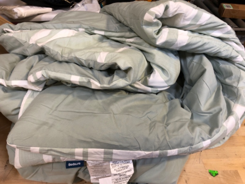 Photo 3 of 1pcs--Bedsure Bed in a Bag King Size Comforter  