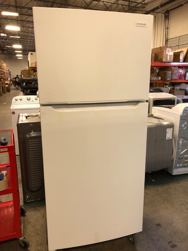Photo 5 of Frigidaire Garage-Ready 18.3-cu ft Top-Freezer Refrigerator (White)
