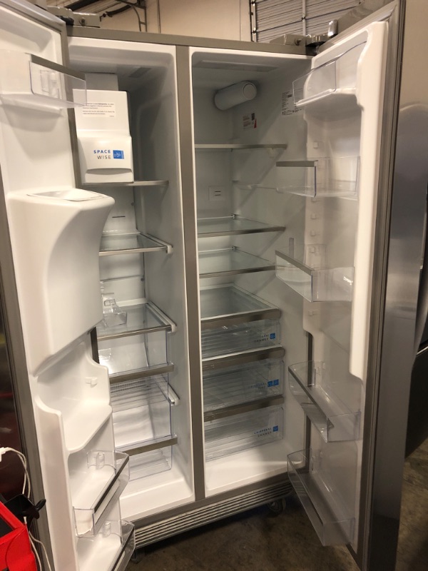 Photo 3 of Frigidaire Gallery 25.6-cu ft Side-by-Side Refrigerator with Ice Maker (Fingerprint Resistant Stainless Steel) ENERGY STAR
