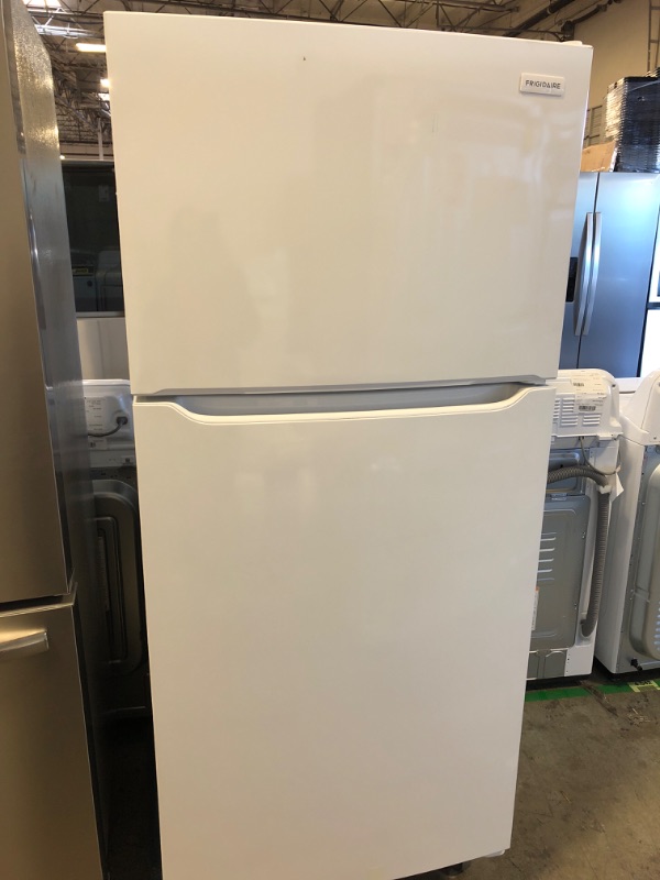 Photo 5 of Frigidaire Garage-Ready 18.3-cu ft Top-Freezer Refrigerator (White)

