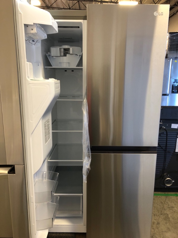 Photo 3 of LG Door in Door 27.12-cu ft Side-by-Side Refrigerator with Ice Maker (Printproof Stainless Steel)
