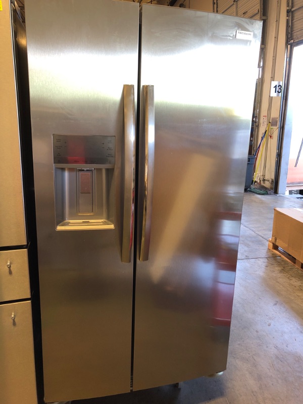 Photo 4 of Frigidaire Gallery 25.6-cu ft Side-by-Side Refrigerator with Ice Maker (Fingerprint Resistant Stainless Steel) ENERGY STAR
