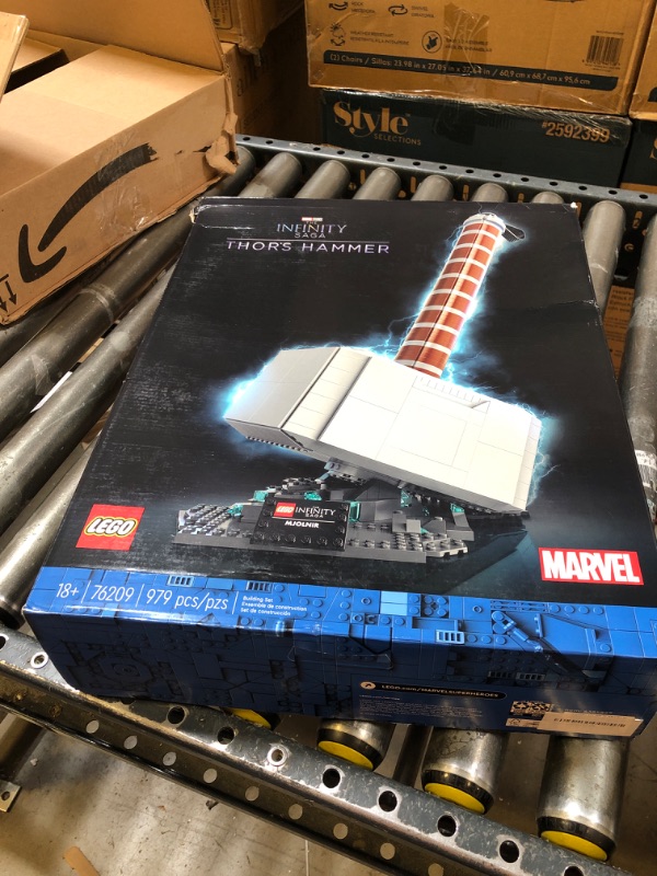 Photo 2 of LEGO Marvel Thor Hammer 76209