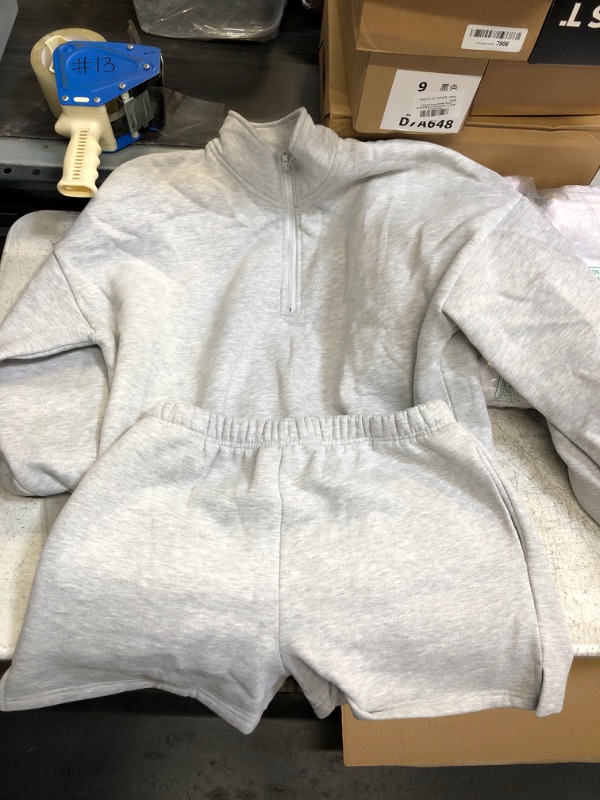 Photo 2 of Czanzd Womens Half Zip Pullover Long Sleeve Sweatshirt Short Pants Lounge Sets 2 Piece Outfits Sweatsuit
++STAIN ON FRONT OF SHORTS+++
