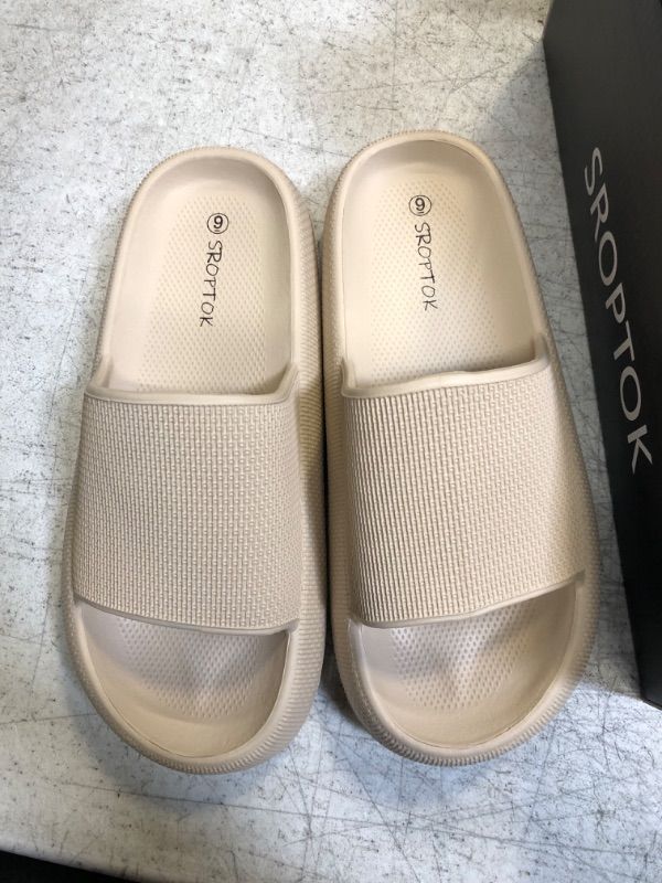 Photo 1 of Beige Slides 9W