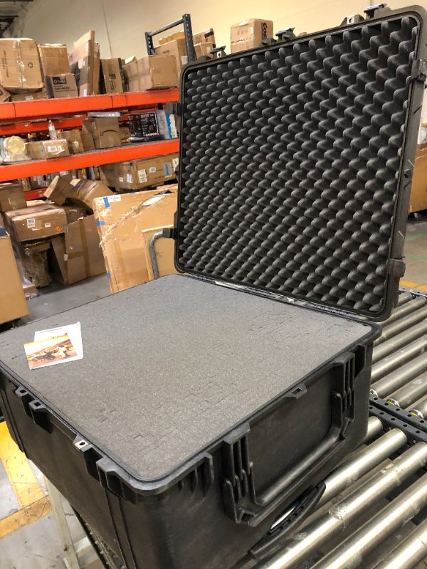 Photo 3 of Pelican 1690 Case Black With Foam