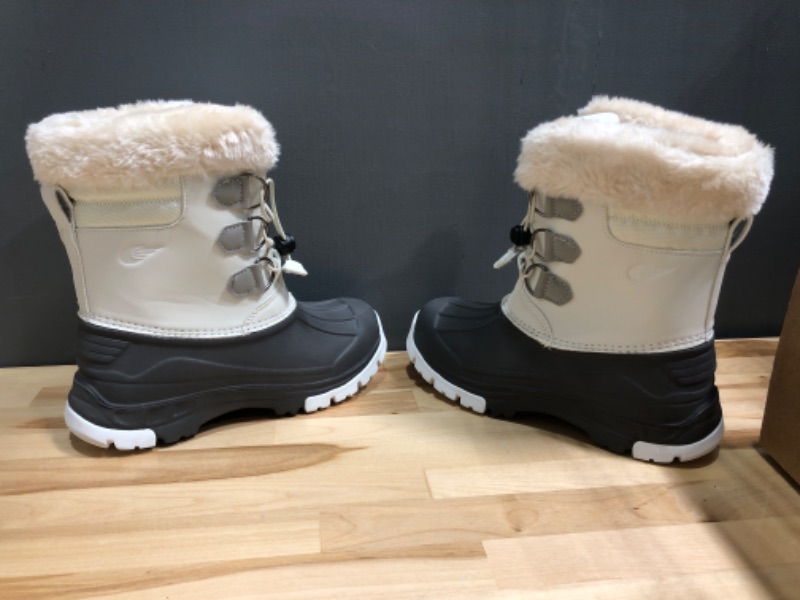 Photo 2 of Girls Snowboots 2Y US/33 Euro