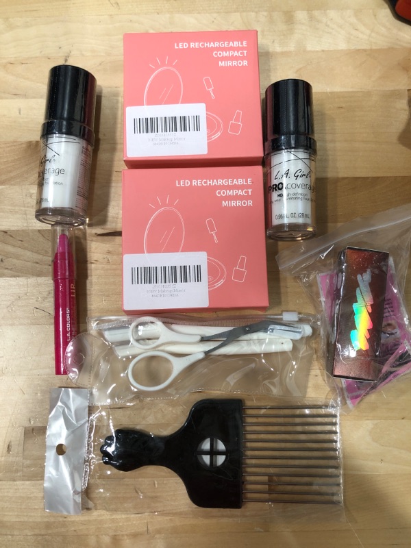 Photo 1 of BUNDLE OF 8 SMALL BEAUTY ACCESSORY ITEMS