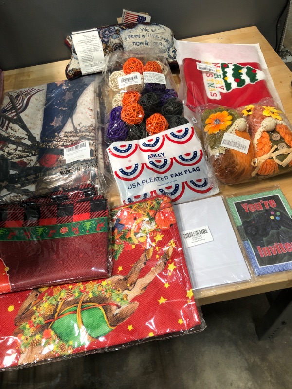 Photo 1 of BUNDLE OF 8 MIXED HOLIDAY ITEMS/DECORATIONS/ACCESSORIES 
