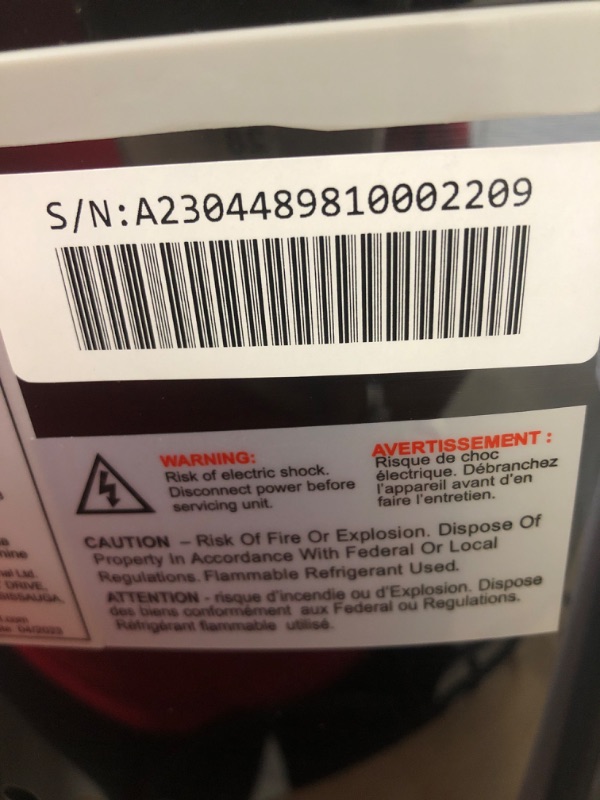 Photo 3 of *NON-FUNCTIONAL, PARTS ONLY** Frigidaire EFIC117-SSBLACK-COM EFIC117-SSBLACK 26 Lbs Portable Compact Maker, Medium, Black Stainless