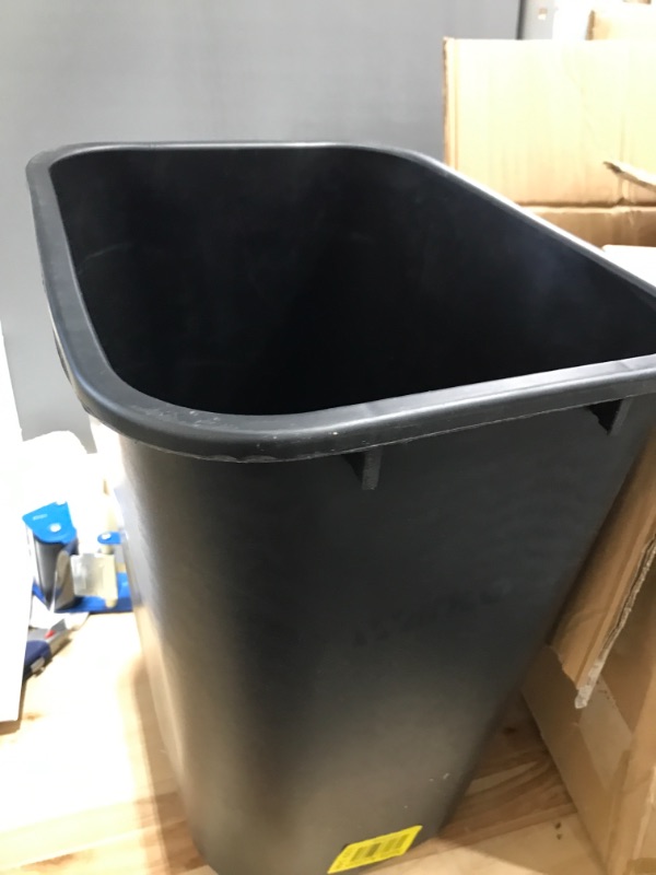 Photo 1 of 28/qt waste basket