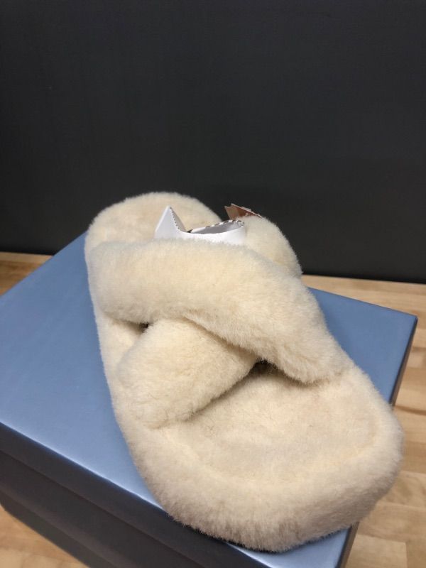 Photo 1 of Jabasic Women's Fuzzy House Slippers Size 9