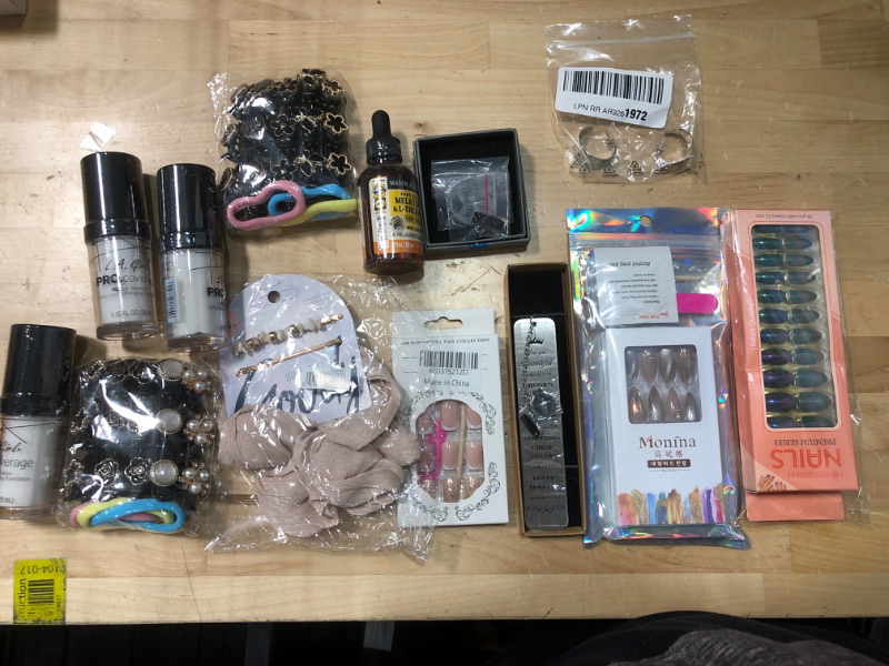 Photo 1 of 13 ITEMS, BEAUTY BUNDLE