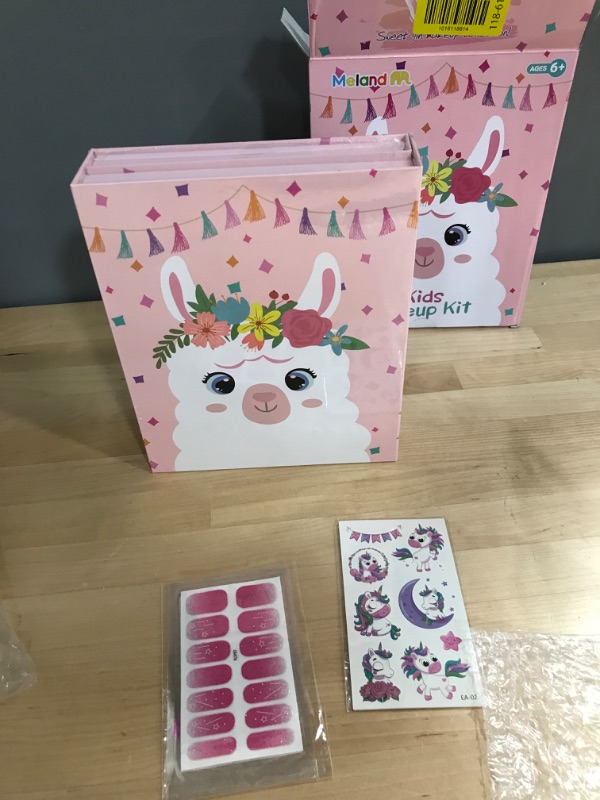 Photo 2 of ***BRAND NEW***
Meland Kids Makeup Kit for Girl - 61 PCS Real Makeup for Kids Washable Makeup Set for Girls 3 4 5 6 Years Birthday for Girls