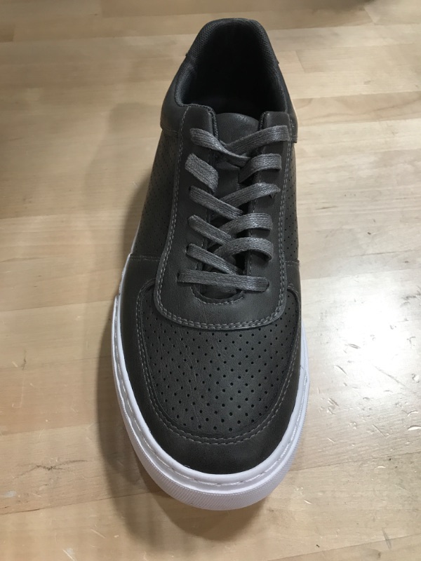 Photo 1 of Men's Leather Dress Sneakers Size 9