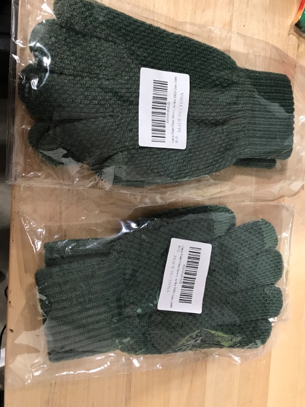 Photo 1 of COMOO WINTER WARM GLOVES GREEN ONE SIZE FITS MOST 