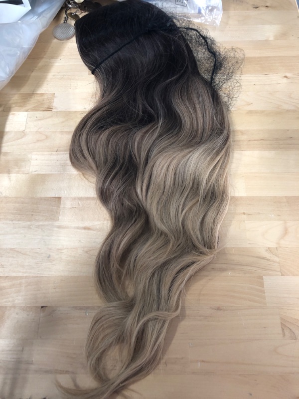 Photo 1 of Lativ Long Wavy Wig For Women Ombre Brown Wigs Middle Part Curly Synthetic Hair Natural Looking Dark Roots Heat Resistant Fiber For Daily Party Use