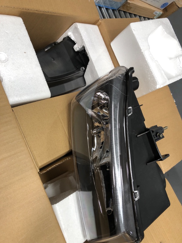 Photo 2 of **SEE NOTES**
PIT66 Headlights, Compatible with 03-06 Chevy Silverado 1500 2500 3500 HD Models/03-06 Avalanche 1500 2500(Fit No Cladding only) Clear Lens Black Housing Clear Corner
