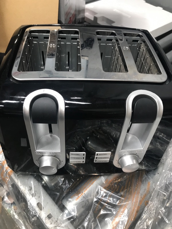 Photo 3 of ***PARTS ONLY NOT FUNCTIONAL***BLACK+DECKER T4569B 4-Slice Toaster, Bagel Toaster, Black
