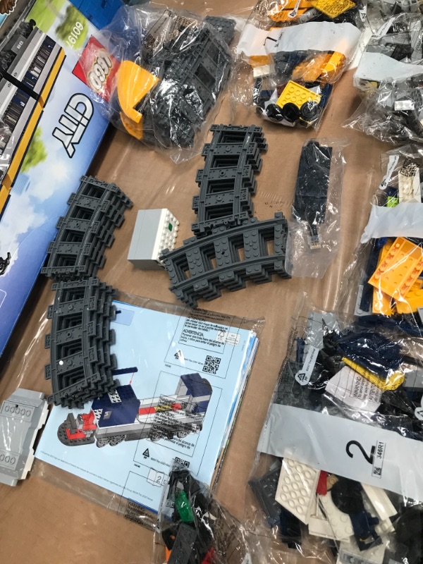 Photo 3 of * For parts * LEGO City Passenger Train 60197 Building Kit (677 Pieces), Standard Standard Packaging