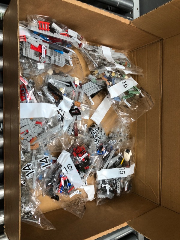 Photo 1 of **** NEW COMPLETE SET **** LEGO Marvel Super Heroes Daily Bugle 76178 Building Set for Adults (3772 Pieces) Frustration-Free Packaging
