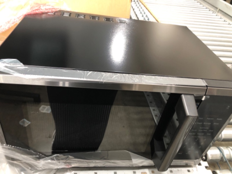 Photo 1 of TOSHIBA ML2-EM09PA(BS) Small Countertop Microwave Oven With 6 Auto Menus, Kitchen Essentials, Mute Function & ECO Mode, 0.9 Cu Ft, 10.6 Inch Removable Turntable, 900W, Black Color 0.9 Cu.Ft.