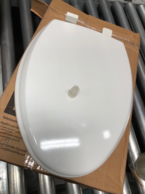 Photo 2 of **USED**
Mayfair 1847SLOW 000 Kendall Slow-Close, Removable Enameled Wood Toilet Seat That Will Never Loosen, 1 Pack ELONGATED - Premium Hinge, White White ELONGATED Toilet Seat