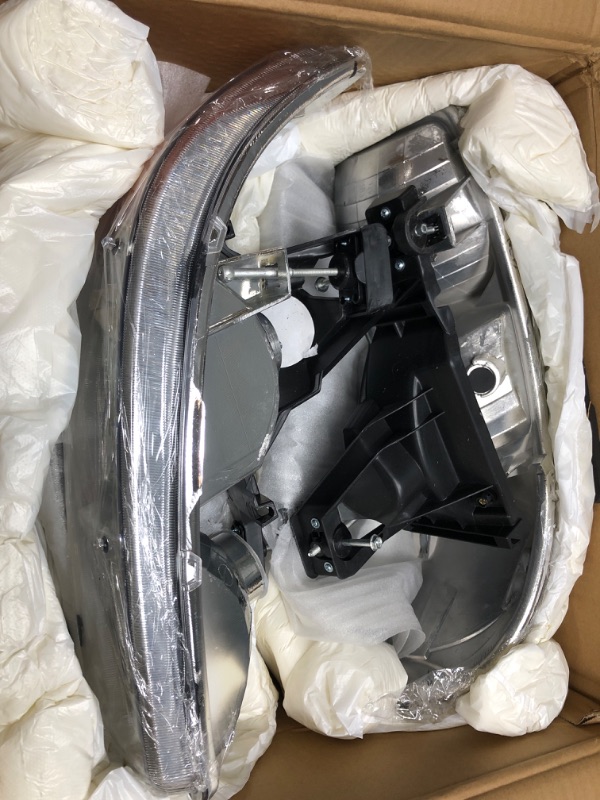 Photo 2 of **BROKEN TABS, NEEDS REPAIR** XIFAER Headlight Assembly for 99-07 Sierra 1500 2500 3500,00-06 GMC Yukon XL,Clear, 1 Pair,1 Year Warranty