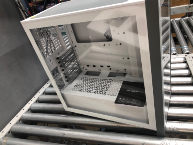 Photo 3 of Corsair iCUE 4000X RGB Mid-Tower ATX PC Case - White (CC-9011205-WW)