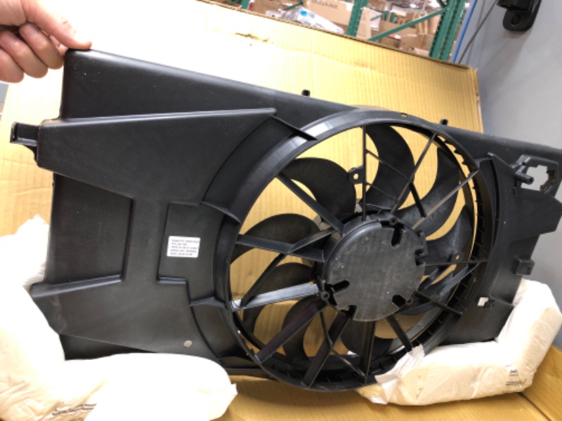 Photo 3 of 05-10 Cv Cobalt 2.2L Radiator fan
