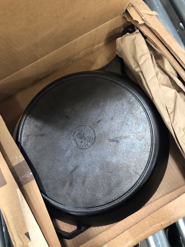 Photo 2 of ***DIRTY***
Lodge L14SK3 15-Inch Pre-Seasoned Cast-Iron Skillet 15 Inches