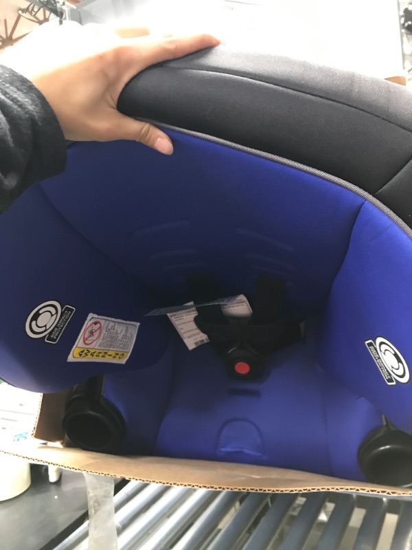 Photo 1 of Cosco Onlook 2-in-1 Convertible Car Seat, Rear-Facing 5-40 pounds and Forward-Facing 22-40 pounds and up to 43 inches, Vibrant Blue