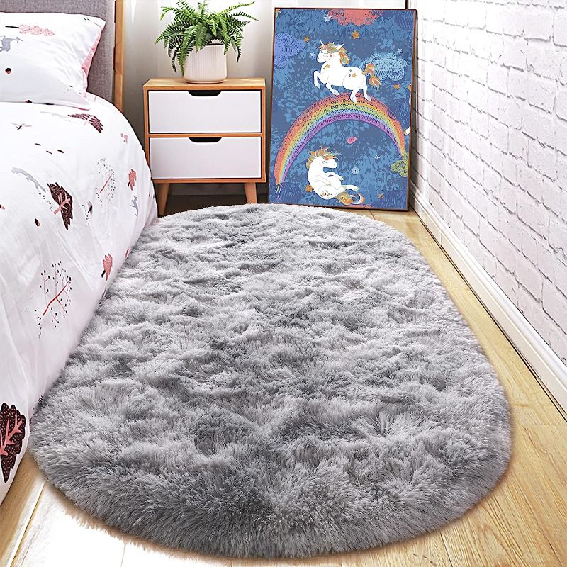 Photo 1 of 2' X 3' PLUSH GRAY OVAL RUG(UNKNOWN BRAND)